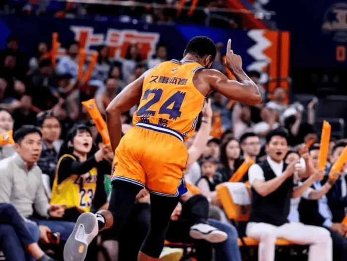 上海残阵都能掀翻山东！8人轮换各个发挥，这阵容厚度太恐怖了！