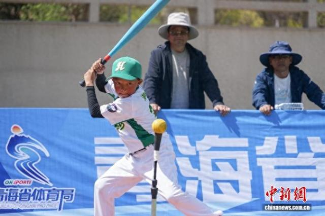 青海“棒”少年角逐赛场展风采__青海“棒”少年角逐赛场展风采