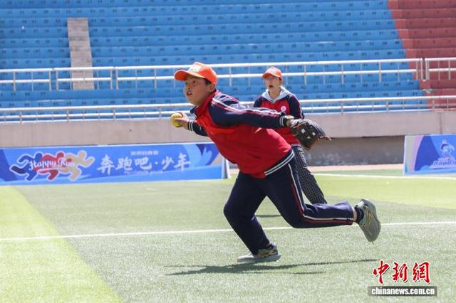 青海“棒”少年角逐赛场展风采_青海“棒”少年角逐赛场展风采_