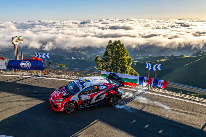 WRC西班牙站奥吉尔3.8秒领跑,丰田包揽前五