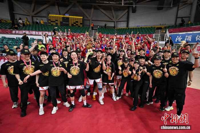 荷兰足球队夺得那一个杯冠军_山西竹叶青队_