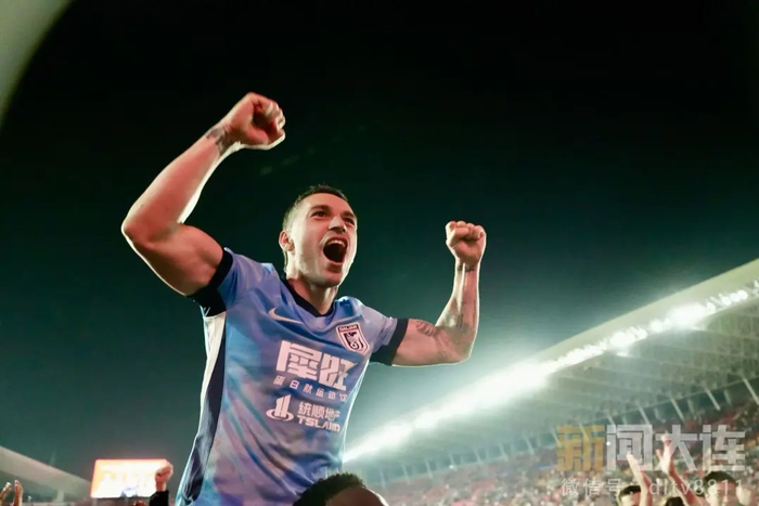 大连的足球烧了_一首鼓舞大连足球士气的歌_