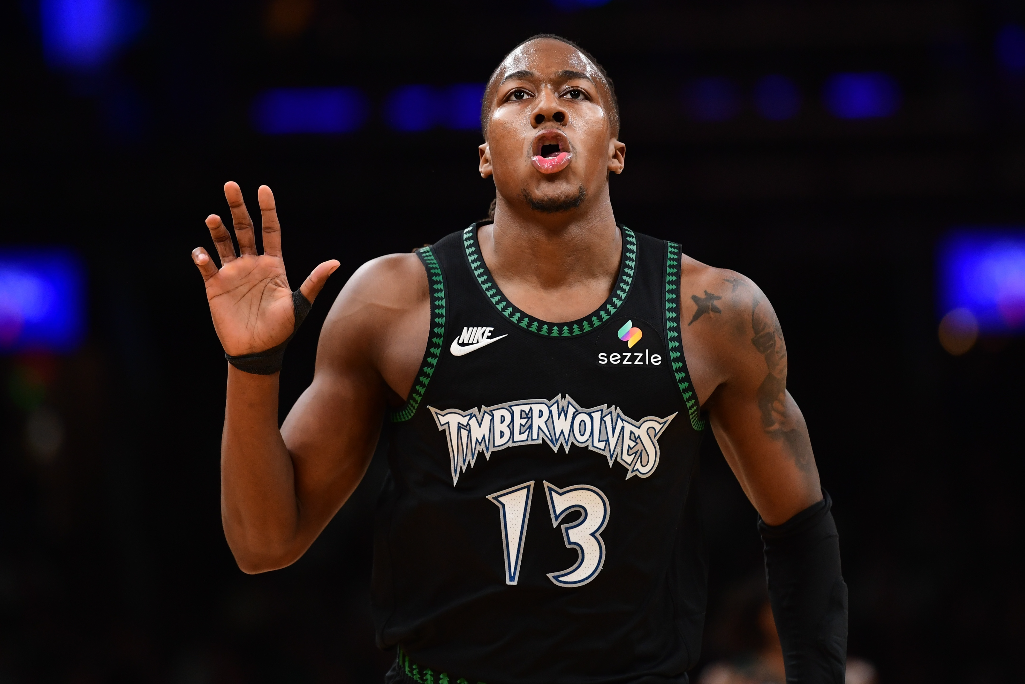 替补轰43+4+2，小伙子打疯了，创造历史第一纪录，火箭交易错失他