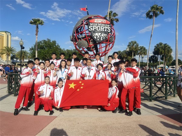 _沈阳大学啦啦操队_火花啦啦操12人变队